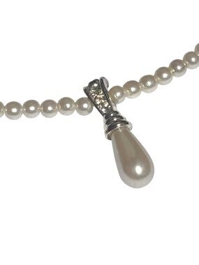 Vendome Signed Vintage MCM Faux Pearl‎ Rhinestone Teardrop Pendant Necklace